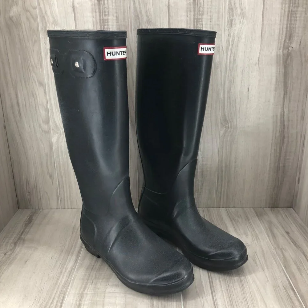 Hunter Boots Mens 7 Black Rubber Rain Shoes There is paint and no top strap